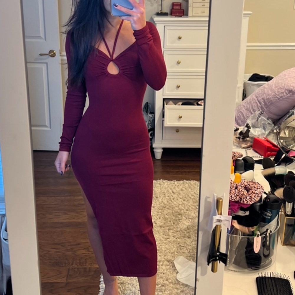 ASOS DESIGN - knitted midi dress with cross over strap detail in dark red
